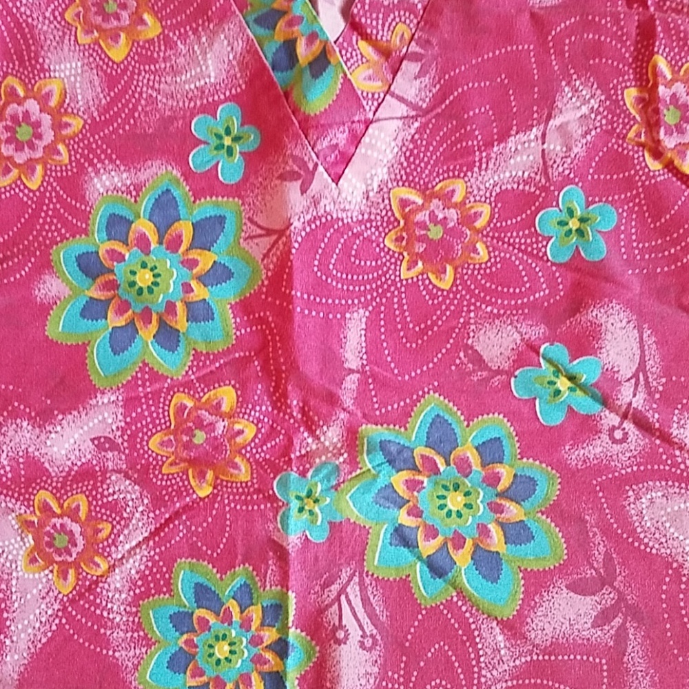 Scrub Top - Picture 2 of 3